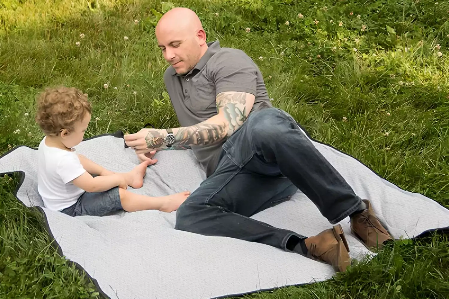 picnic blanket with waterproof backing