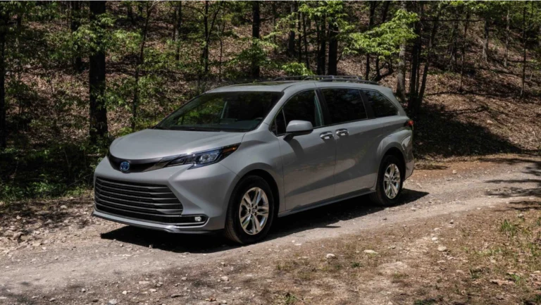 IMAGE 807 A NEW ERA OF ORGANIZATION: MAXIMIZING YOUR TOYOTA SIENNA REAR STORAGE